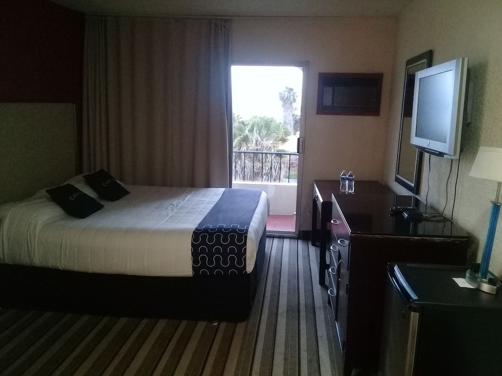 Hotel Costa Ensenada 33/68