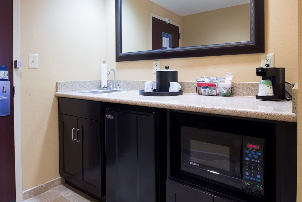 Hampton Inn And Suites Vineland 6/39