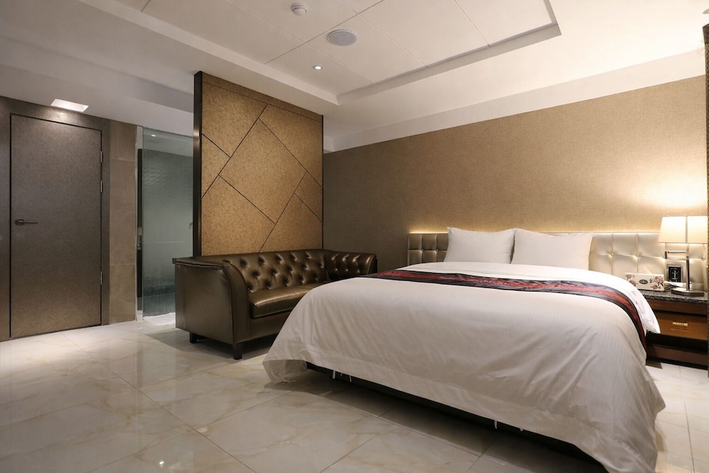 Zenith Hotel 45/63