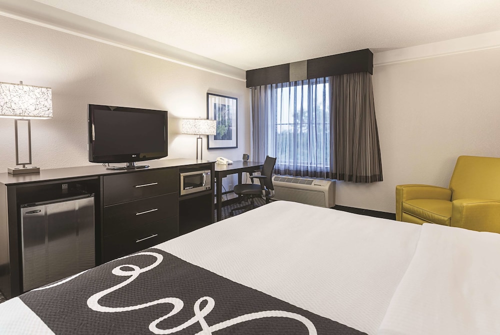 La Quinta Inn And Suites By Wyndham Phoenix Mesa West 14/56