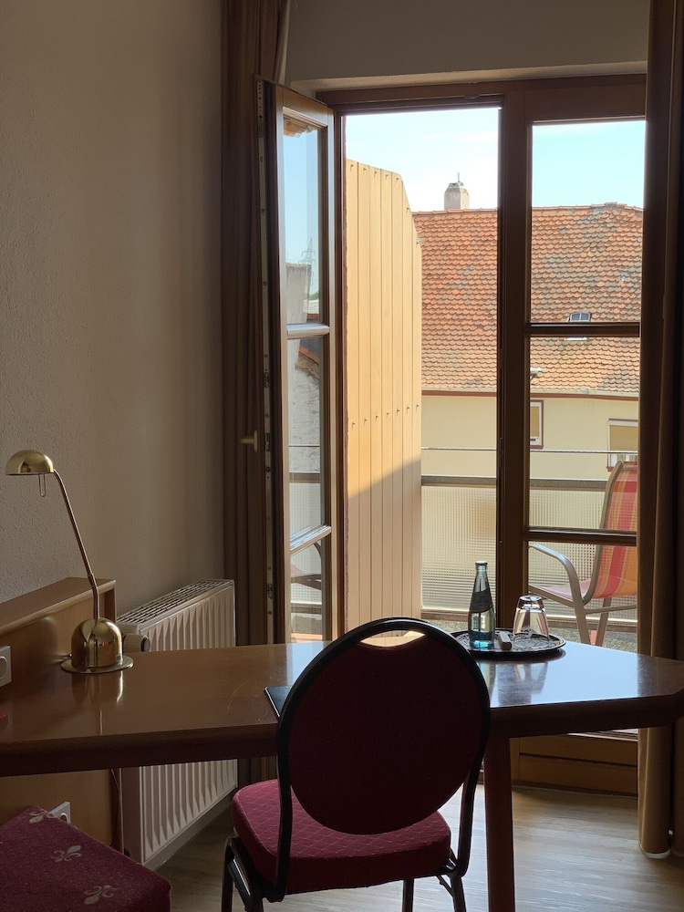 Hotel Erlenbacherhof 26/38