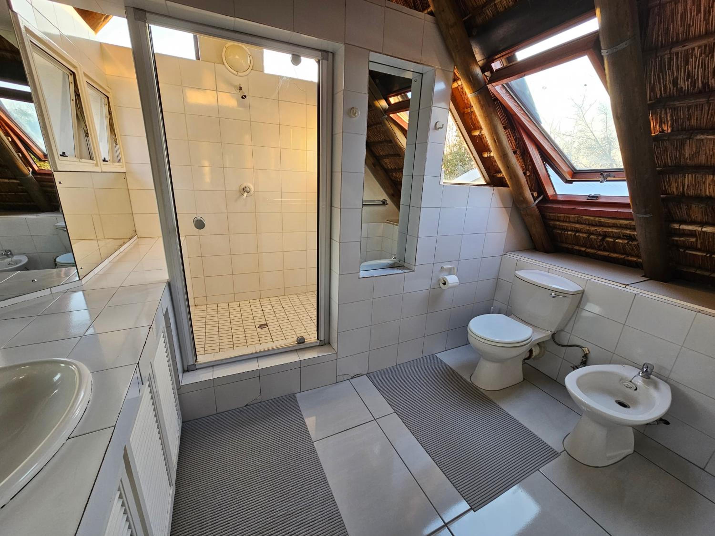Bettie's Luxury Lodge 42/45