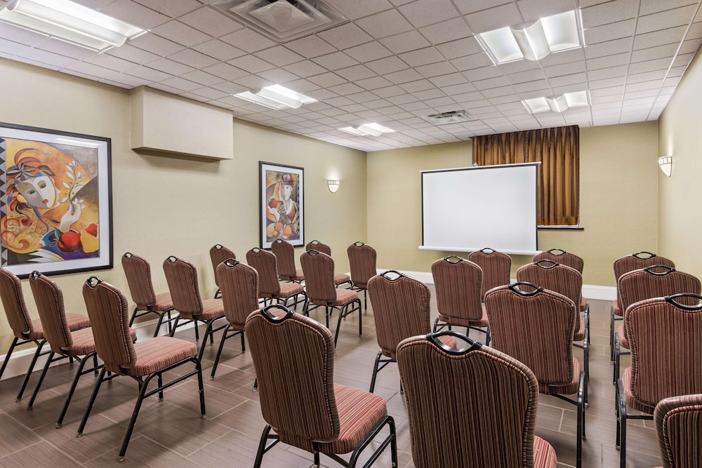 Hampton Inn Danbury Ct 44/51