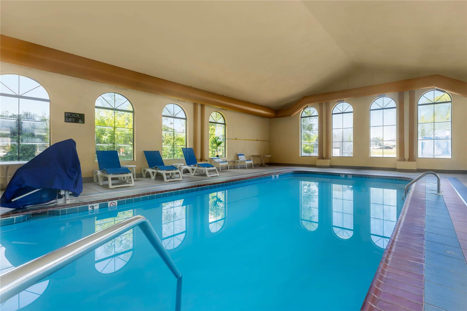 Comfort Inn Bourbonnais Near I-57 22/38