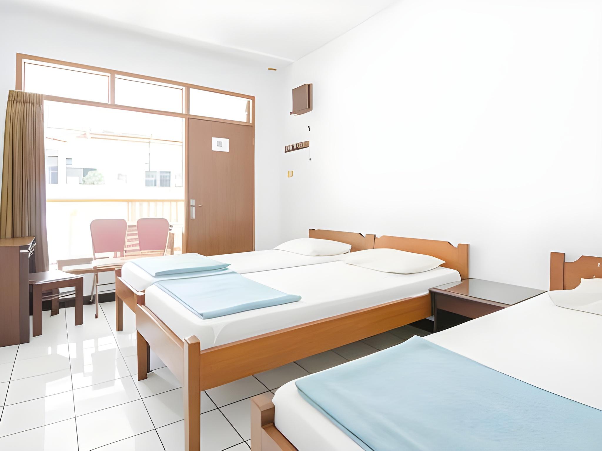 Hotel Santosa 11/27