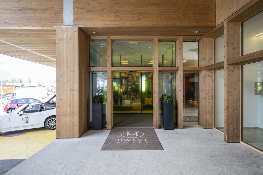 Hwest Hotel Hall 26/38