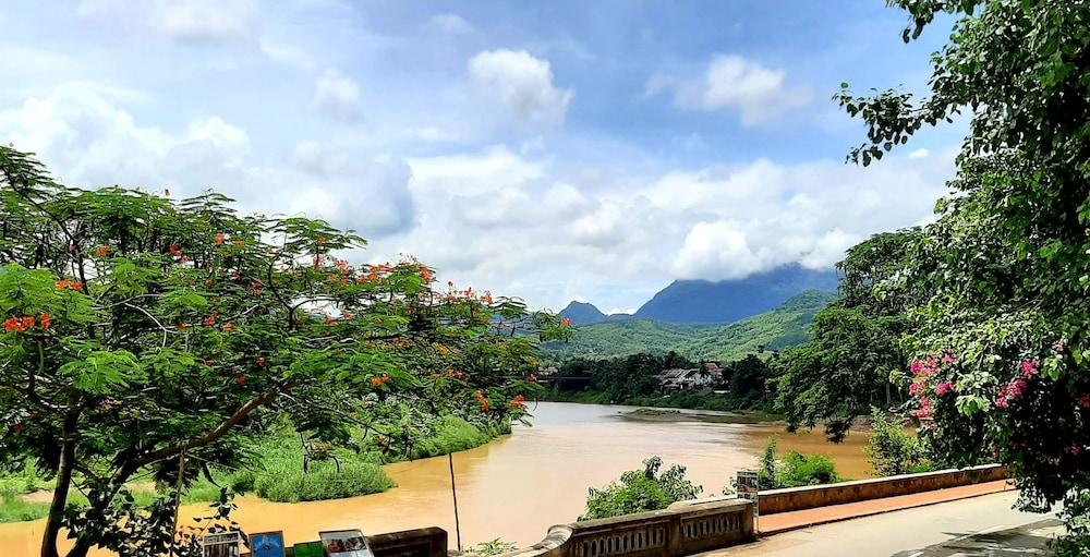 Saynamkhan River View 47/50
