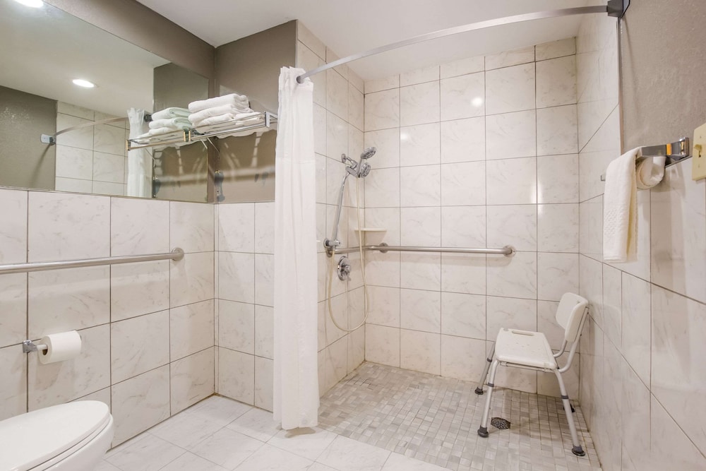 Quality Inn & Suites CVG Airport 11/30