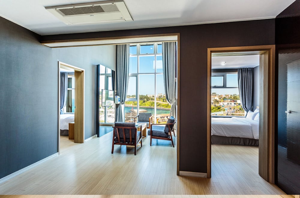 Rich Hotel 19/50