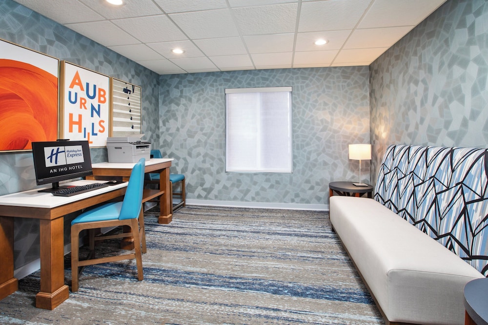 Holiday Inn Express Hotel Suites Auburn Hills 58/65