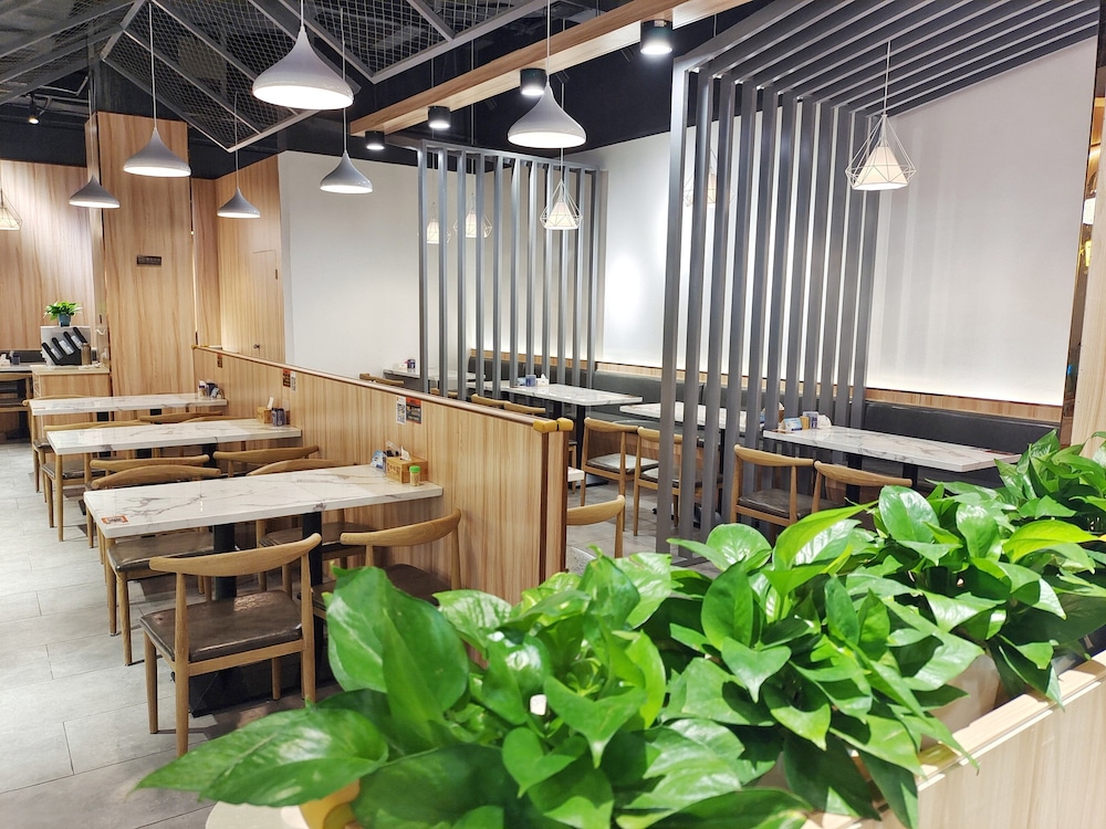 Holiday Inn Express Dongguan Humen 19/25