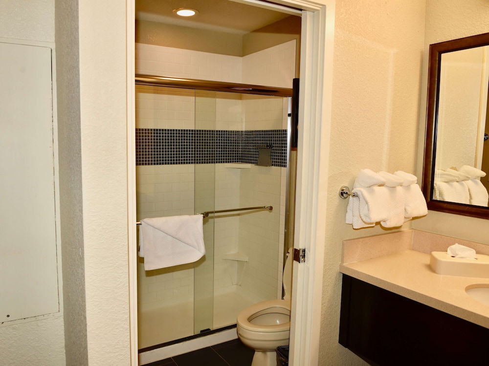 جناح بسريرين مزدوجين بغرفتي نوم، Sonesta Es Suites San Francisco Airport San Bruno 2/2