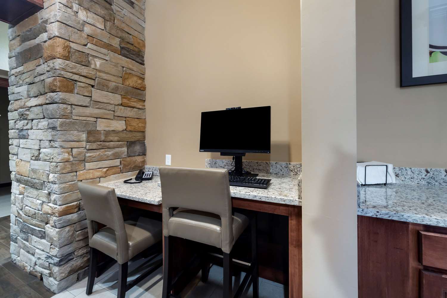 Comfort Inn and Suites Harrah 15/23