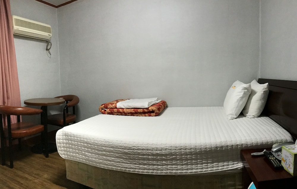 J Motel 20/24
