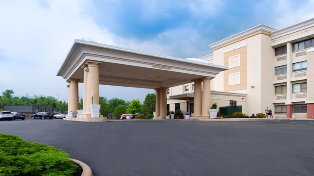 Holiday Inn Express Cincinnati West 67/74