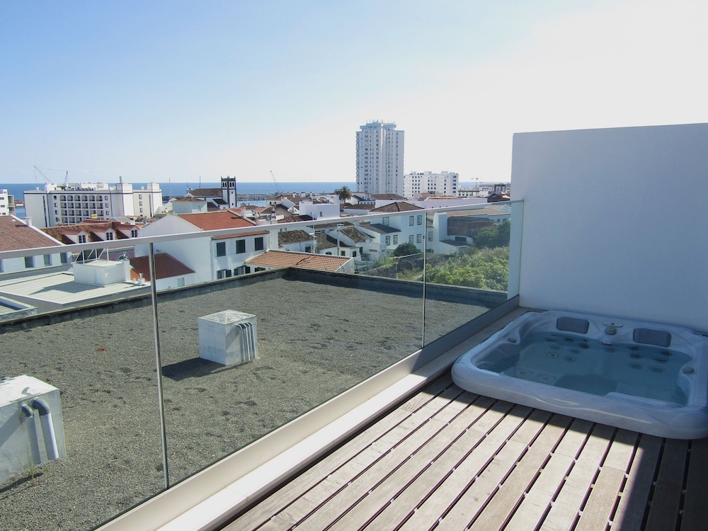 Antillia Hotel 114/127