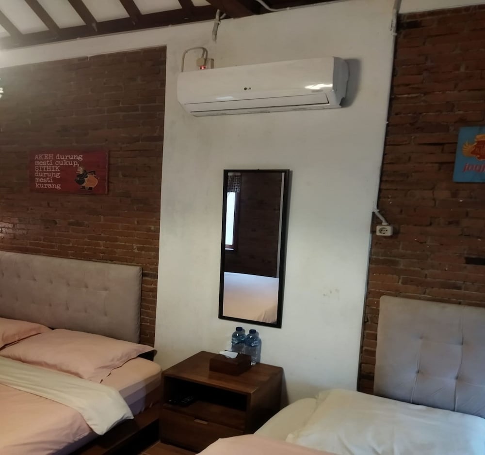 Omah Teras Bata Guesthouse by ZUZU 8/16