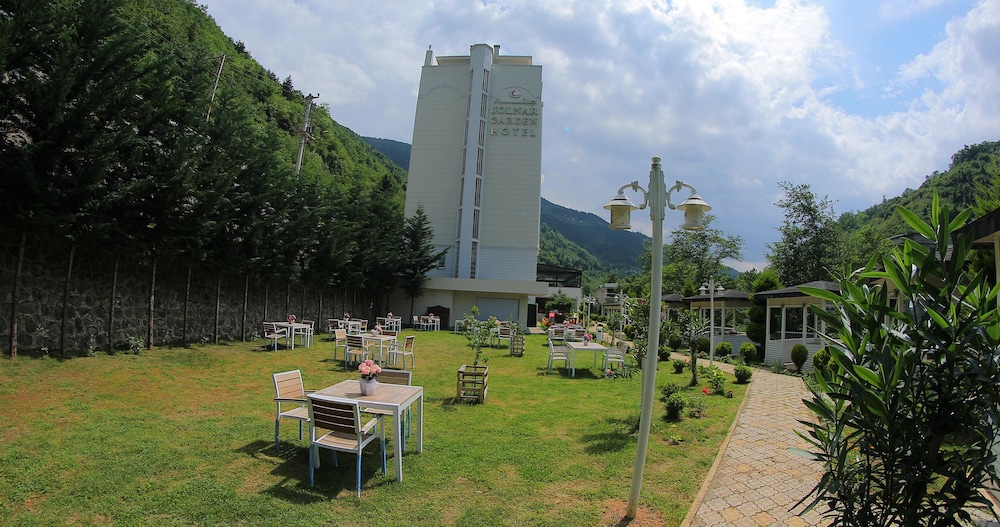 Jolnar Garden Hotel 40/50