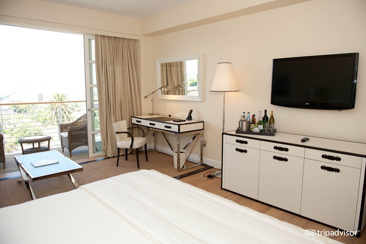 Premium, City View