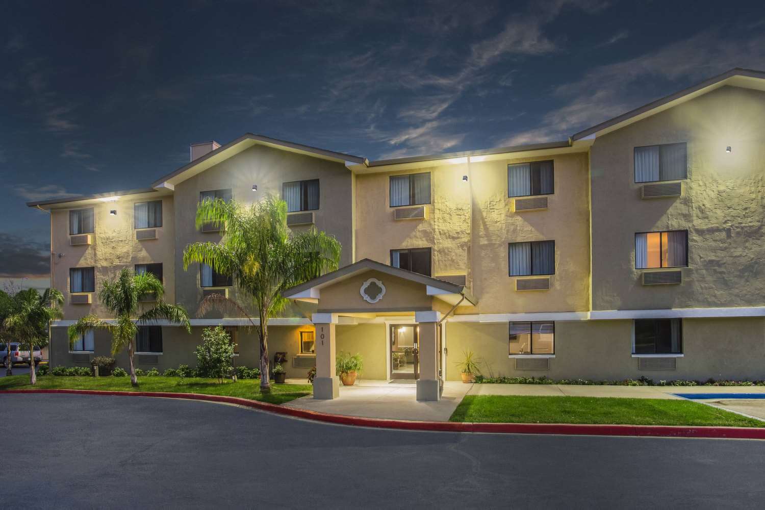 Super 8 By Wyndham Vacaville 1/8