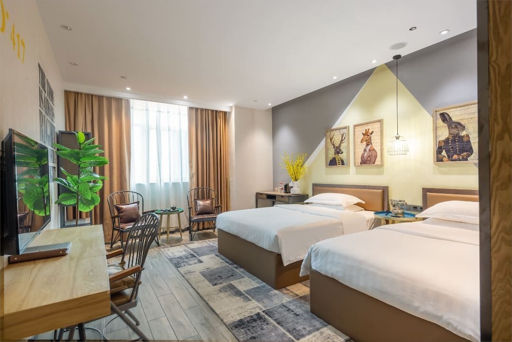 LUXURY, TWIN BEDS