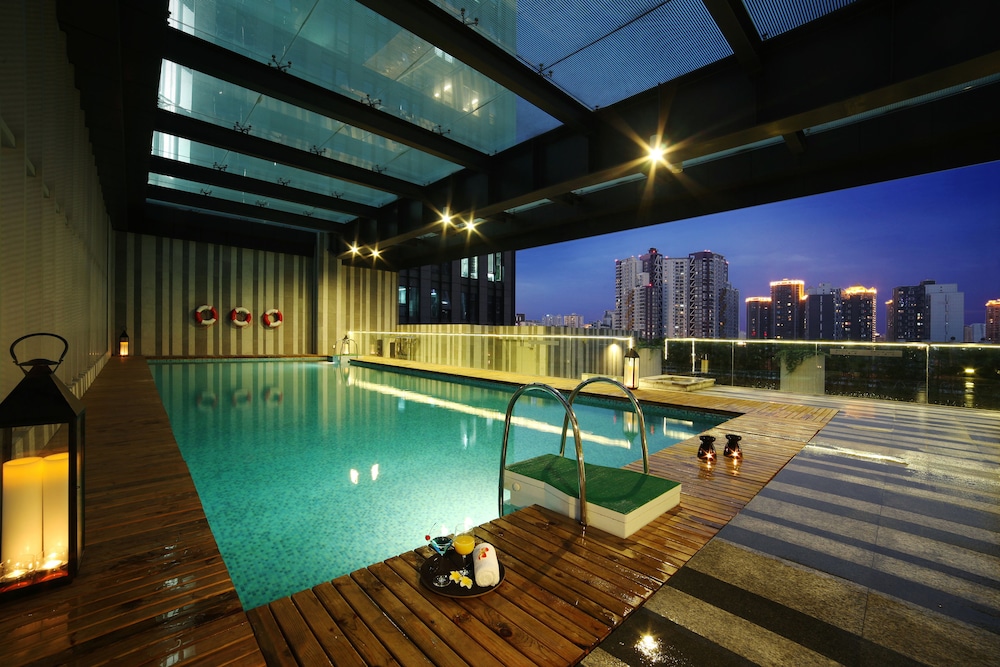 Rhombus Park Aura Chengdu Hotel 61/68