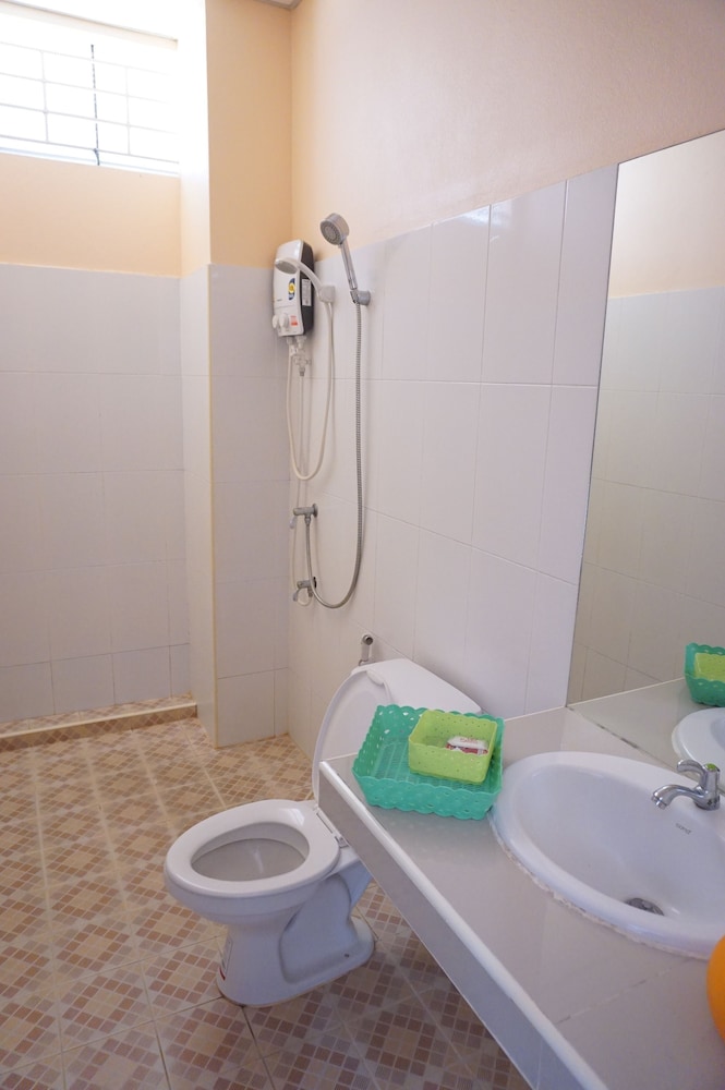 Jirasin Hotel & Apartment 23/24