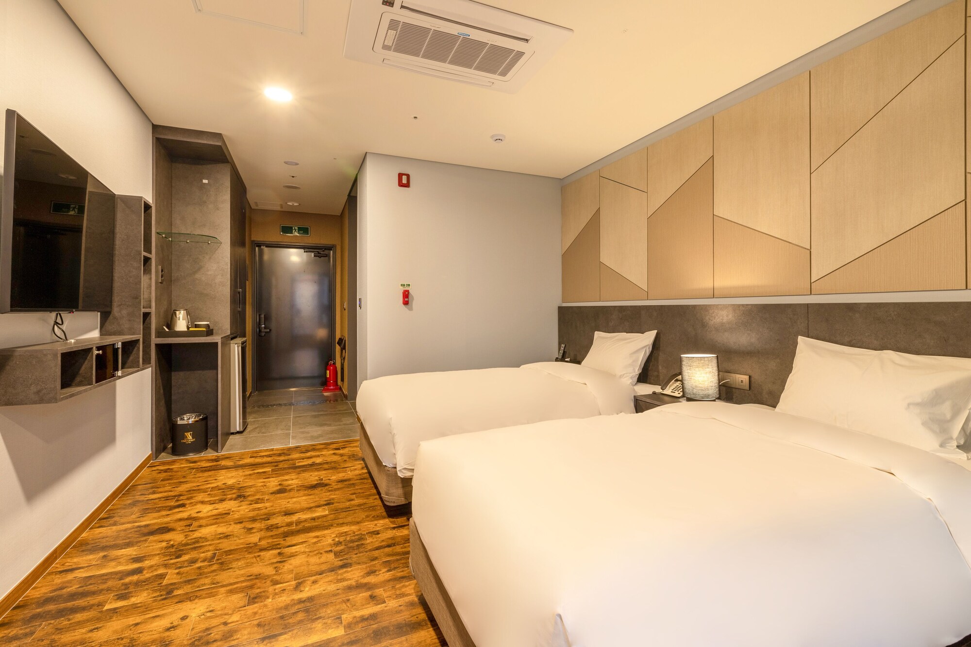 CITY, SUPERIOR, TWIN BEDS