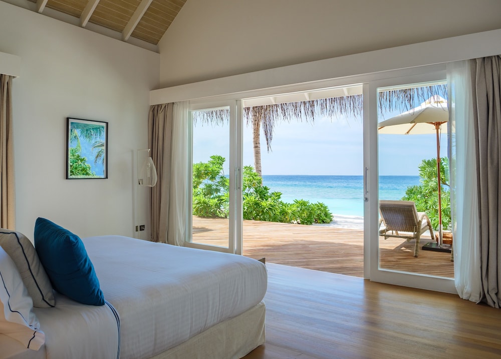 Beach, Deluxe, Suite, King Bed, with Pool