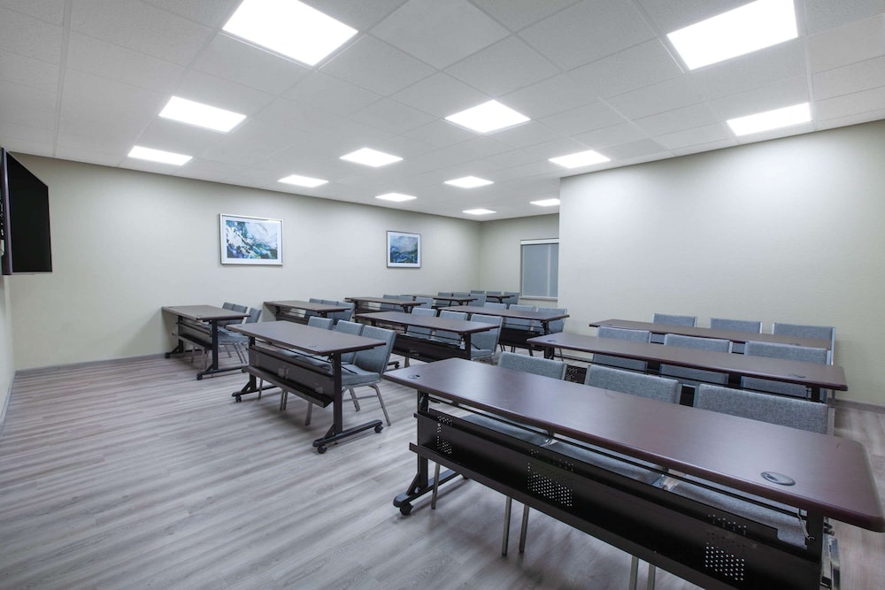 Hawthorn Suites By Wyndham Odessa 11/17