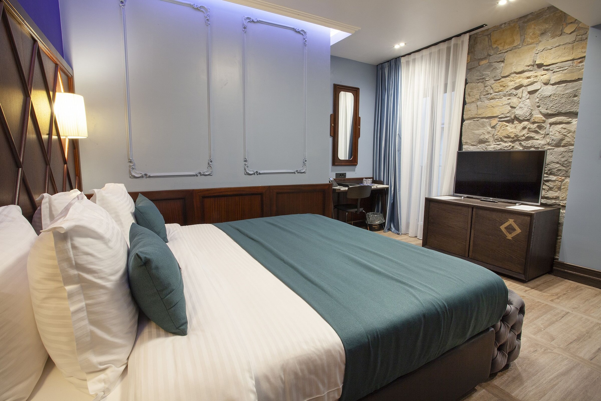 SUPERIOR, DOUBLE BED