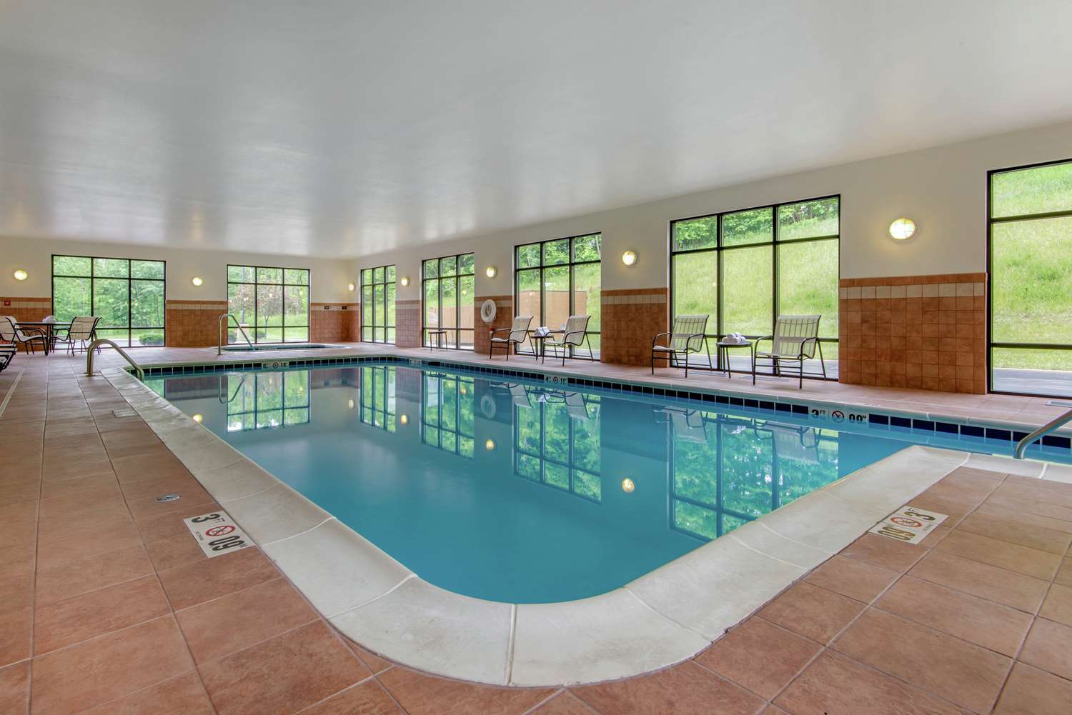 Hampton Inn Meadville 2/45