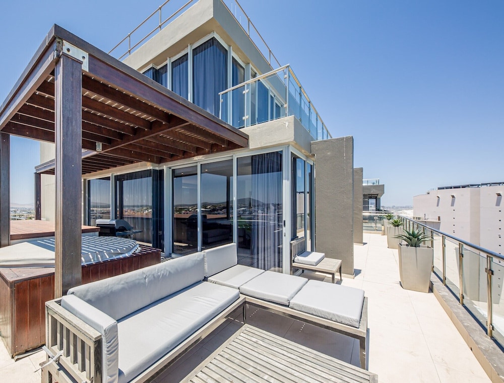 Infinity Self-Catering Apartments 4/50