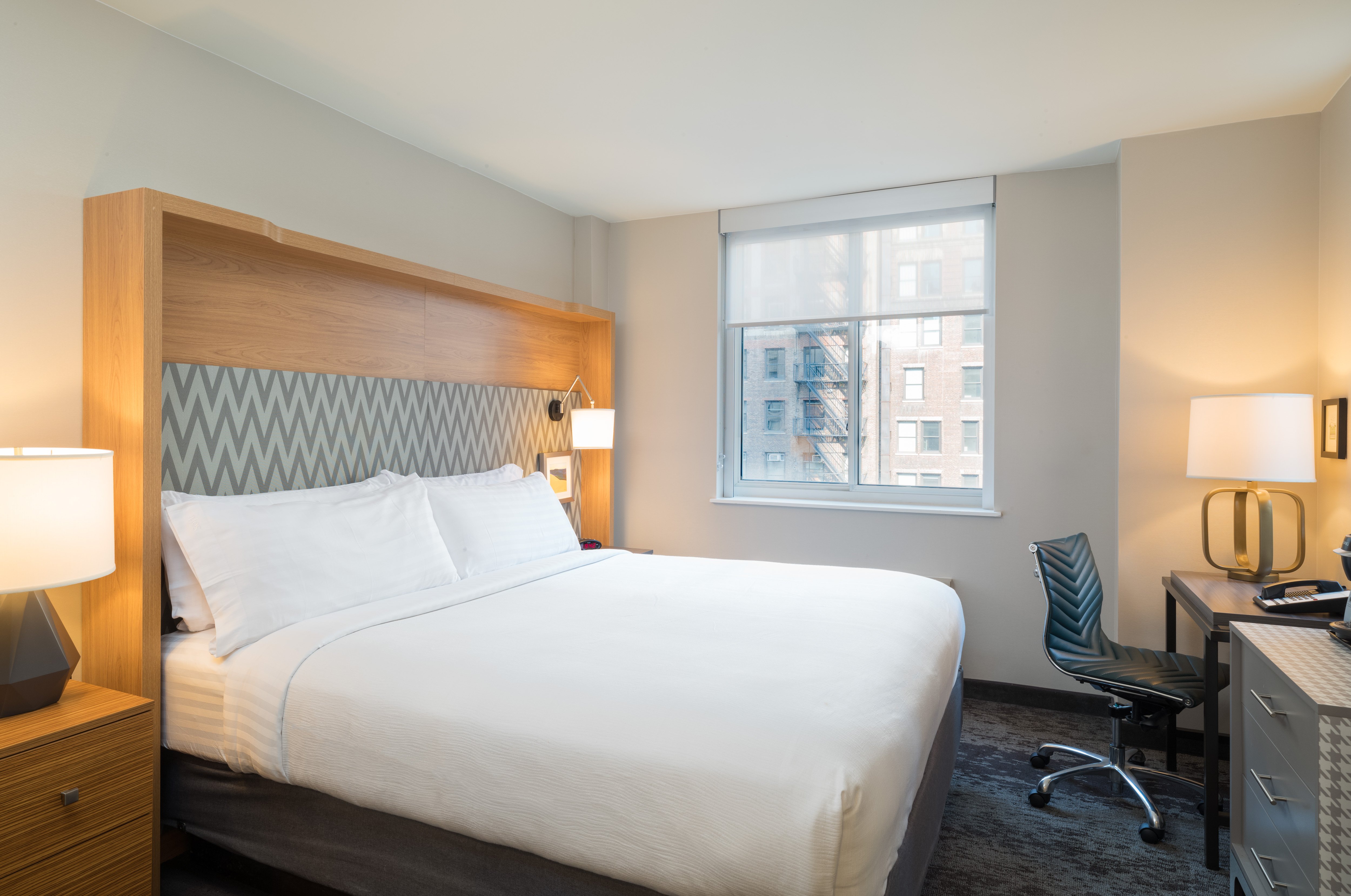 LEISURE, KING BED