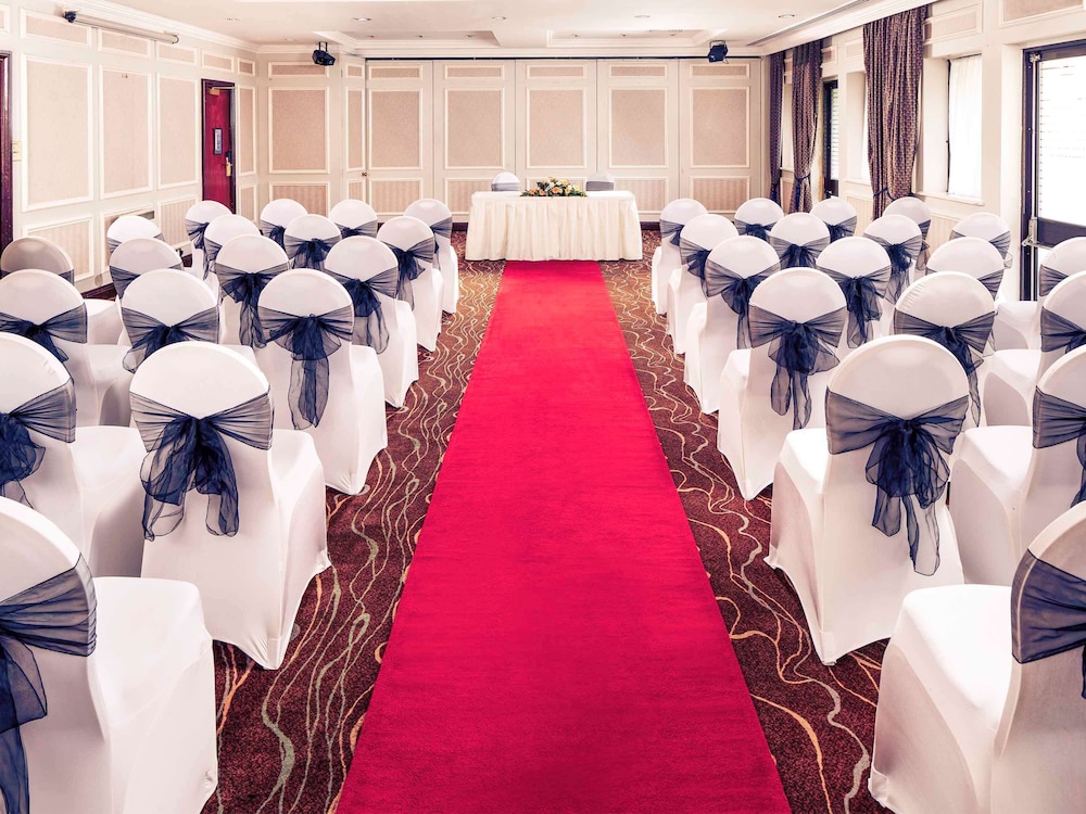 Mercure Livingston Hotel 56/71
