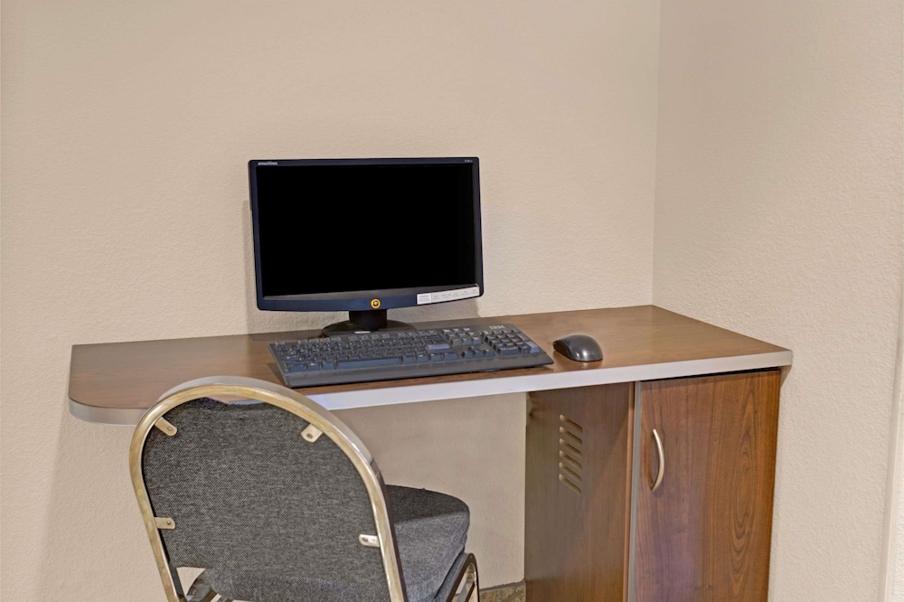 Microtel Inn & Suites by Wyndham Cheyenne 21/31