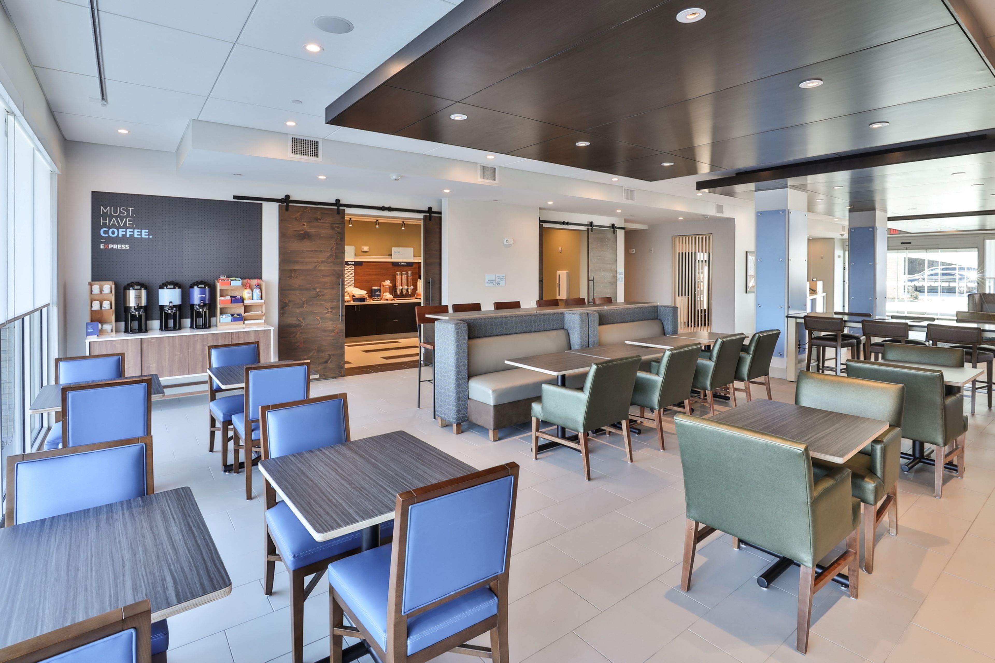 Holiday Inn Express & Suites Nashville Metrocenter Downtown 51/64