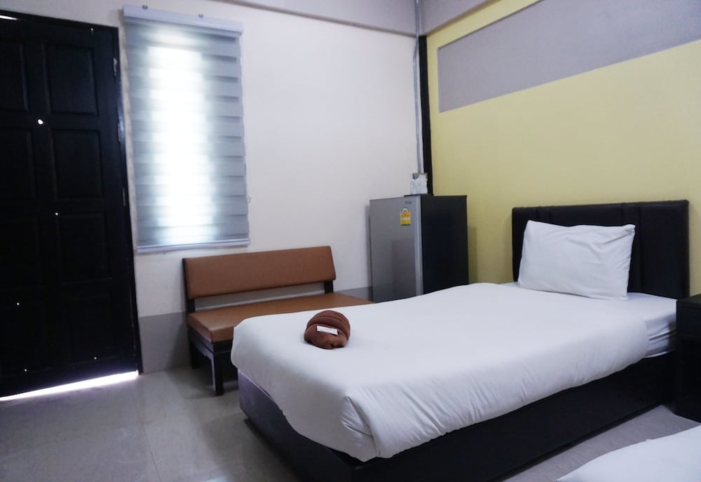 Puangpech Hotel 6/27