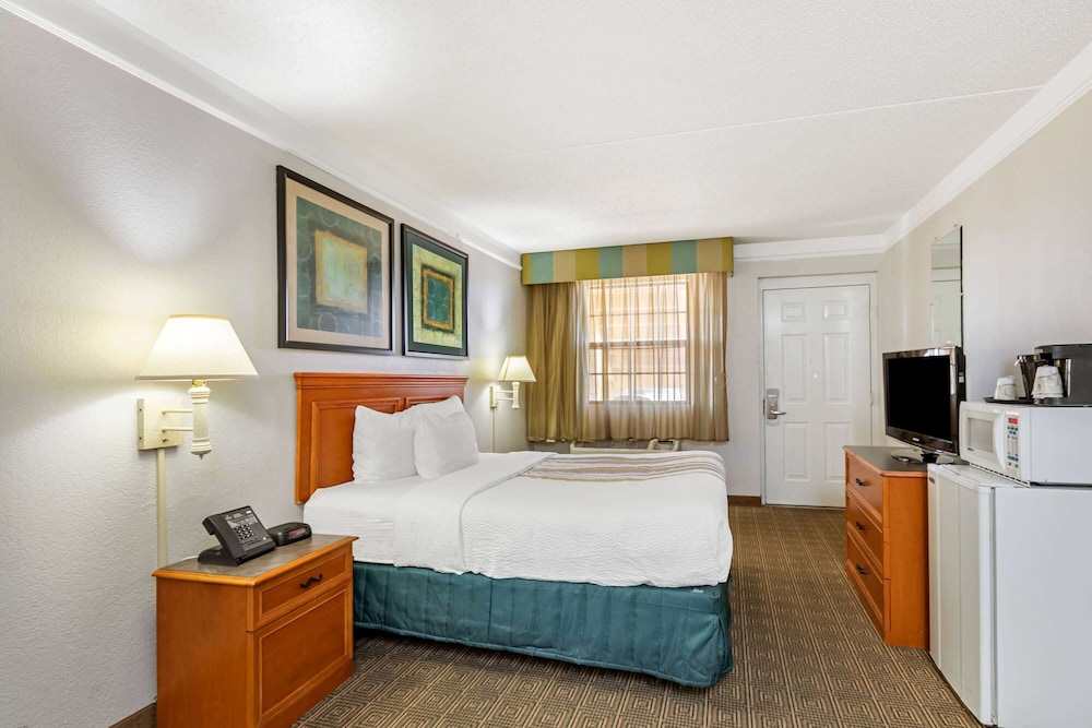 La Quinta Inn El Paso West 25/50