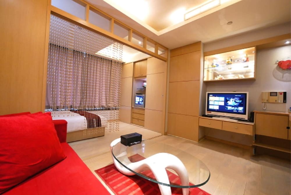85 Cape Suites 53/74