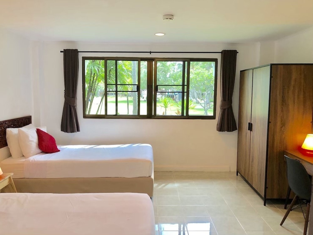 Dolphin Bay Resort 48/69