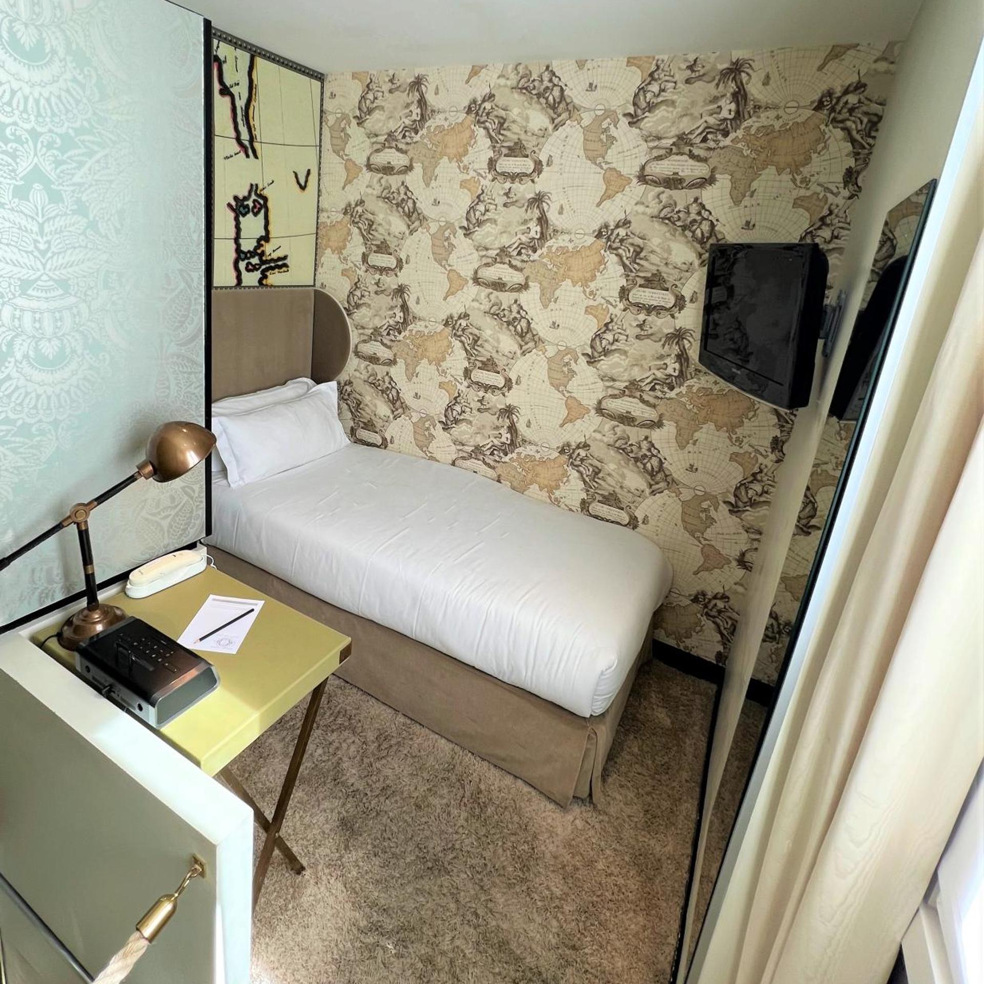 Duplex, Single, Inner Stair Access Only