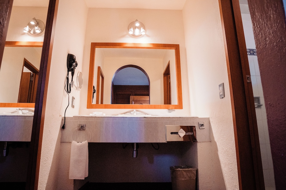 Hotel Del Angel 40/50