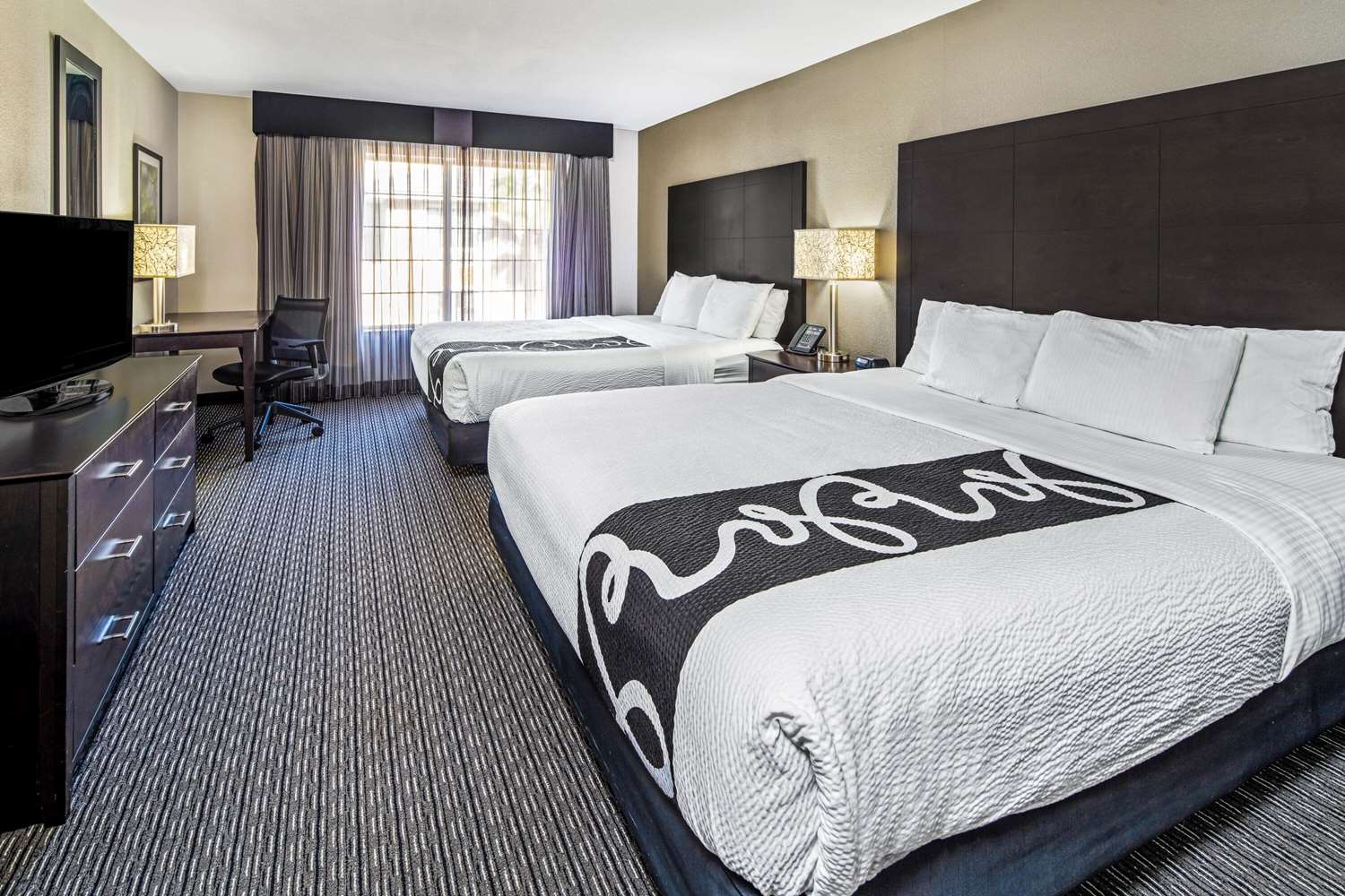 Holiday Inn Express & Suites Anaheim Convention Center Area 11/45