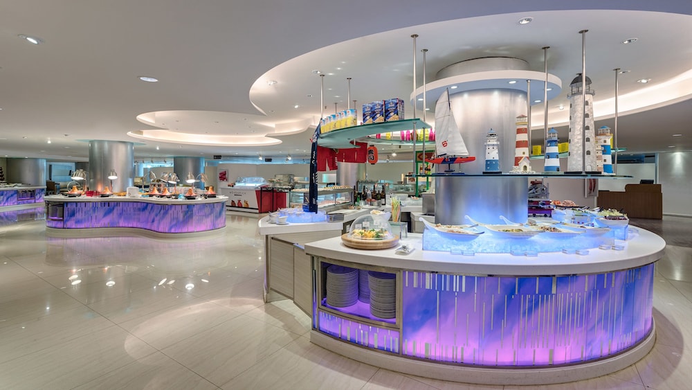 Regal Airport Hotel 61/67