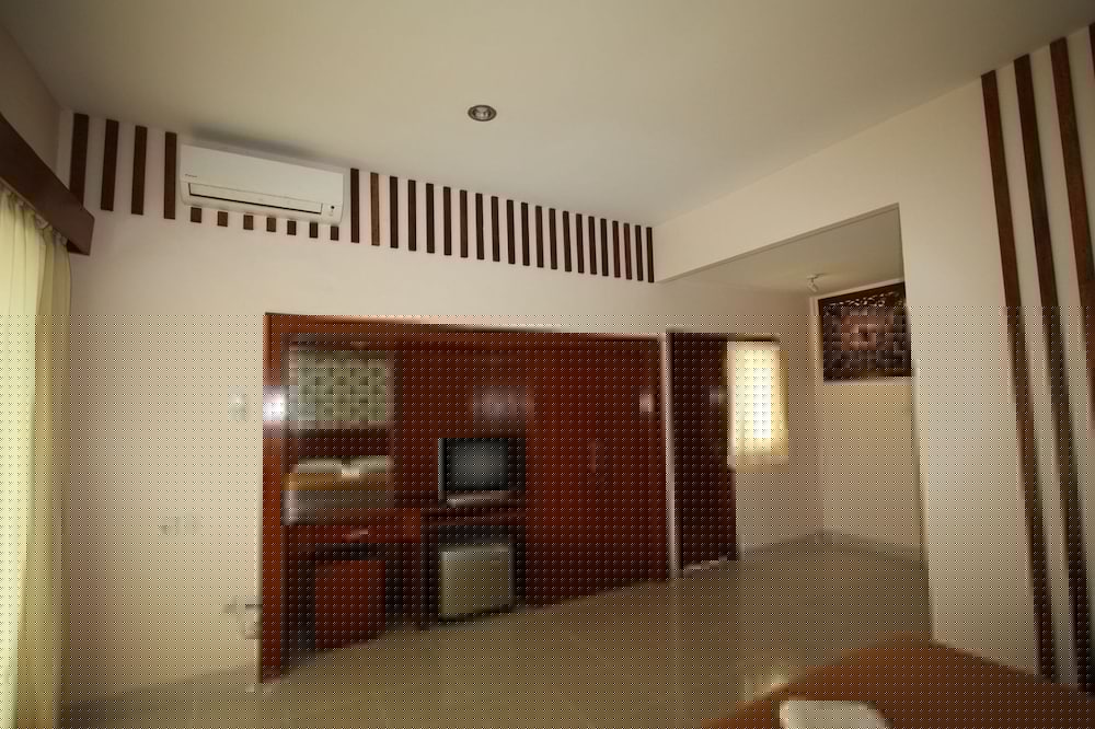 Suka Beach Inn 49/65