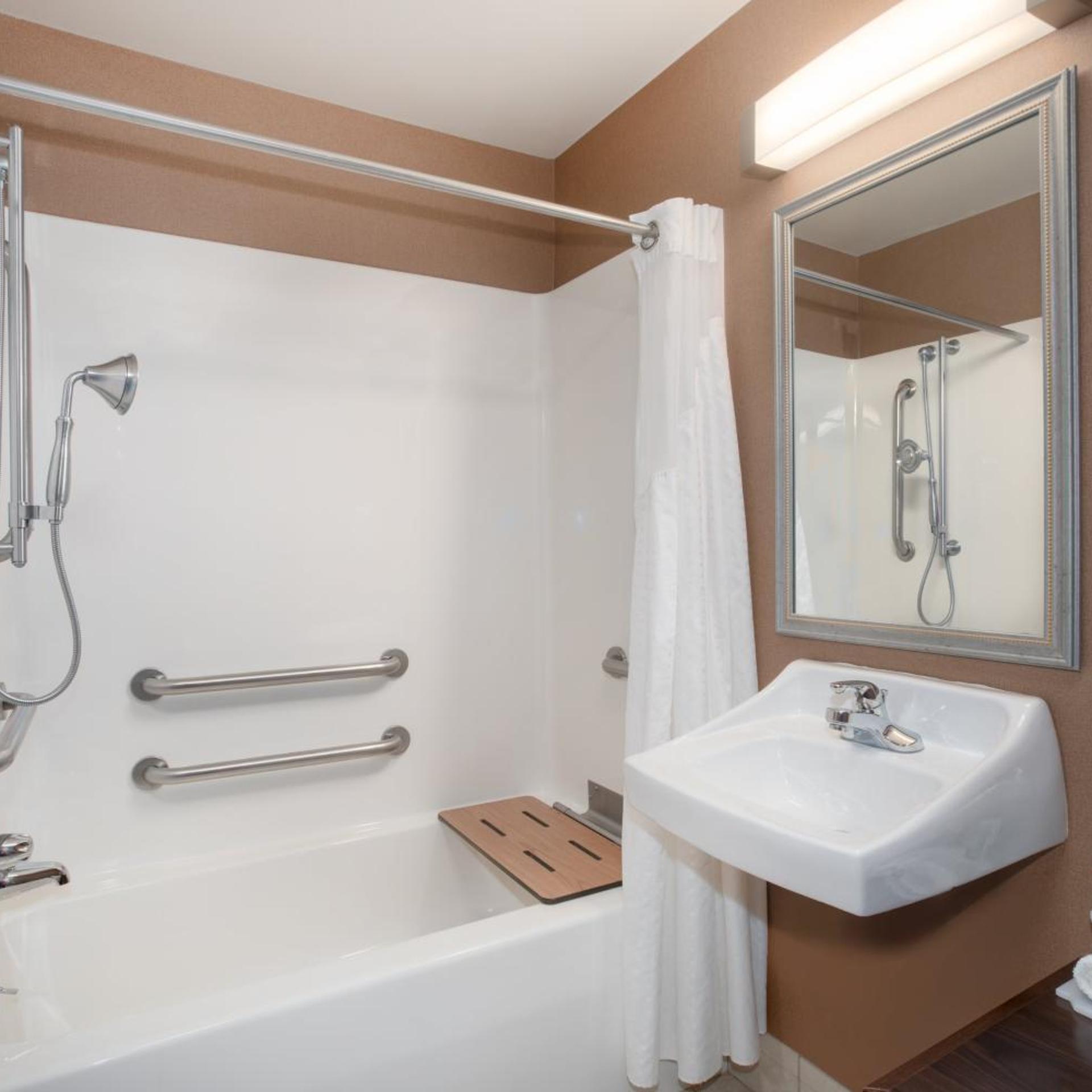 جناح ديلوكس لذوي الإعاقة، Holiday Inn Express Hotel Suites Yankton 5/6