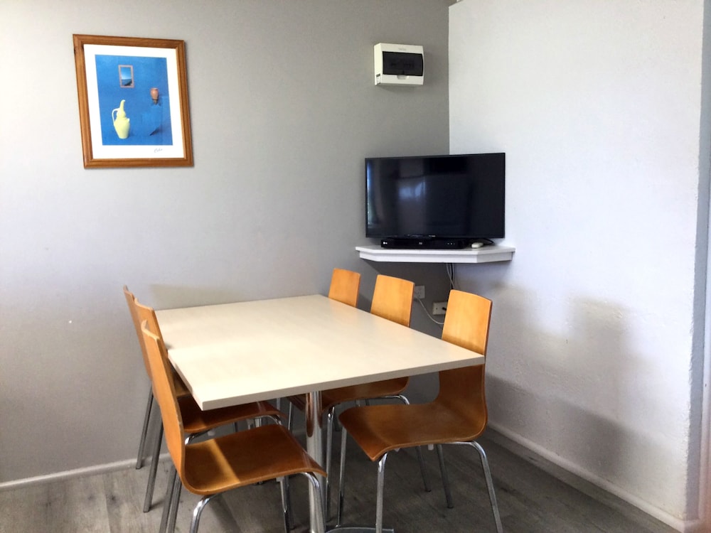 Victor Harbor Holiday & Cabin Park 35/46