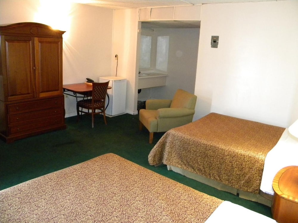 Fairway Inn by the Falls 32/44