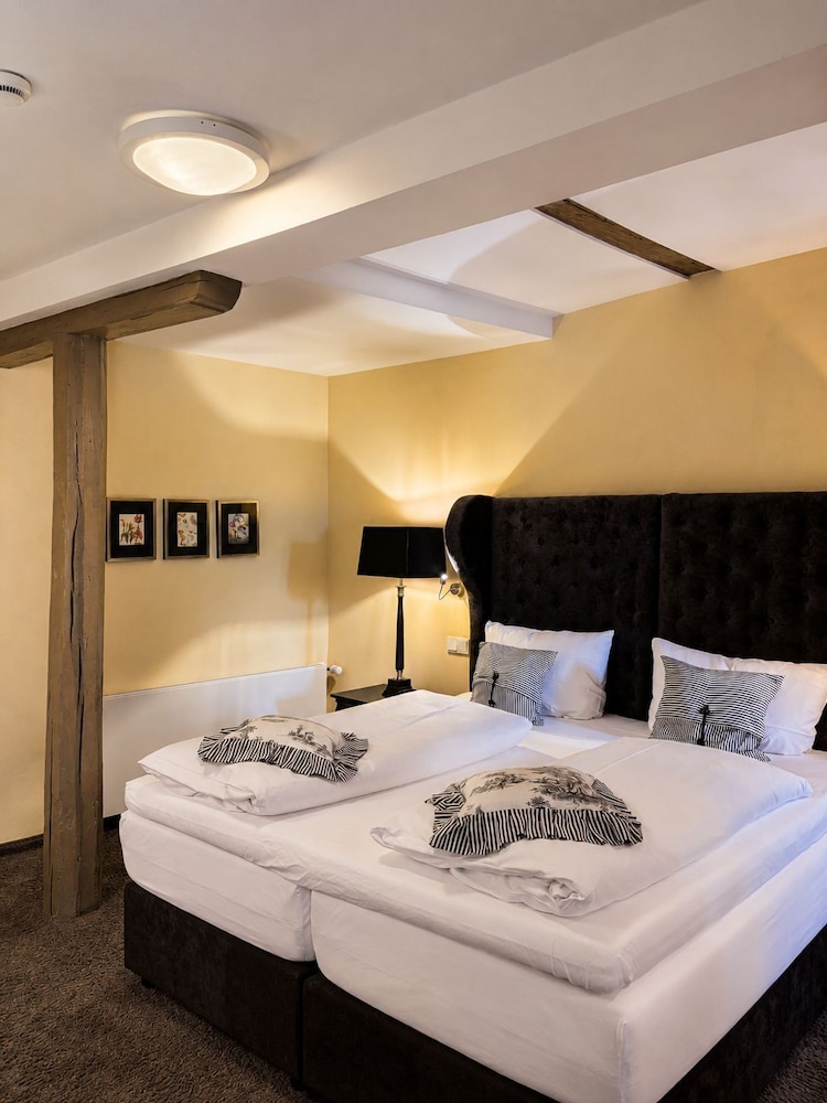 Senior, Suite, King Bed